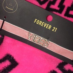 Vibes choker soft material